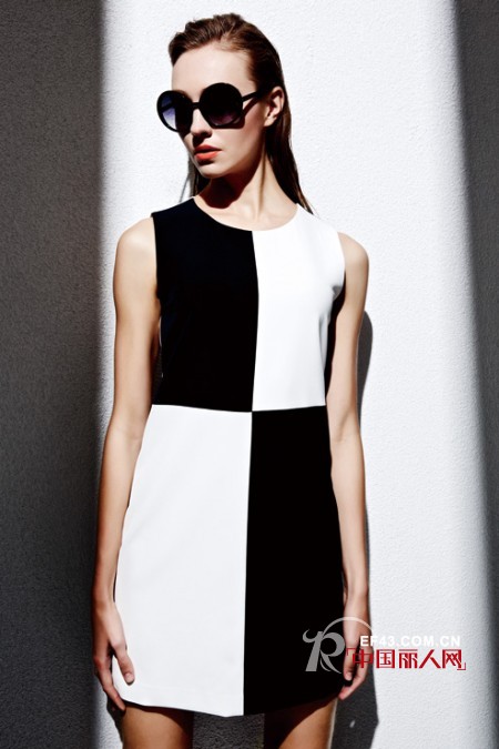2014服装流行黑白主题 经典色彩打造超强气场