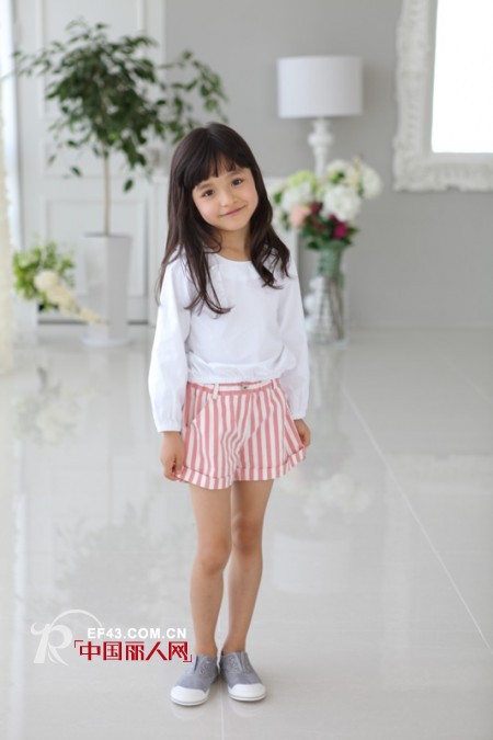韩国美妞春夏穿衣示范 韩国小孩是怎么穿衣服的
