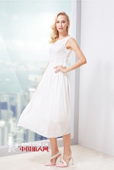 白色绣花雪纺裙新款 波西米亚裙融合自由与时尚