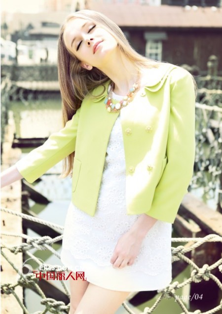 荧光绿外套怎么搭配 荧光绿配什么颜色流行 韩剧女主角服装搭配
