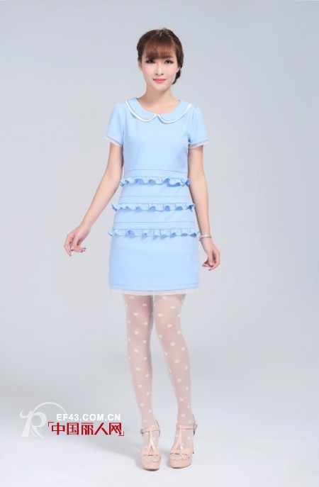 女生喜欢什么颜色的连衣裙 粉蓝色波西米亚木耳花连衣裙新款