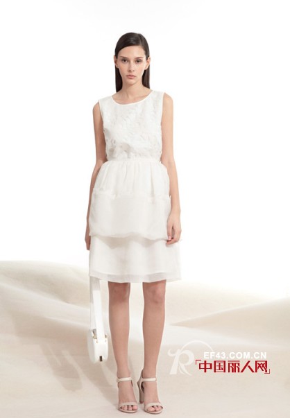 白色连衣裙搭配 夏天穿什么连衣裙好看