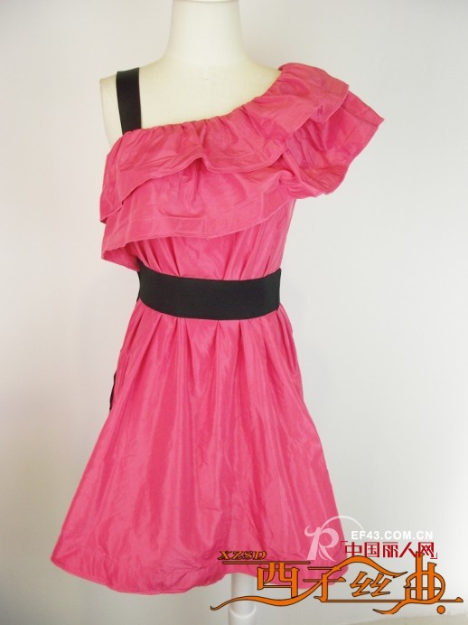 今年夏天流行什么颜色 粉色连衣裙怎么穿好看
