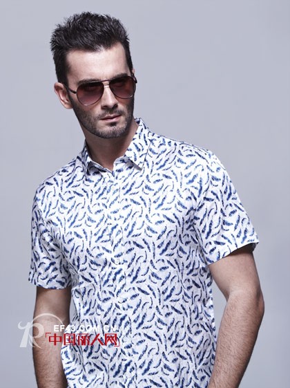 满满的热带风情 印花衬衫塑造型男魅力