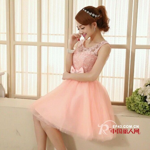 潮人也爱纯色连衣裙 蕾丝拼接粉色款 修身低调白色装