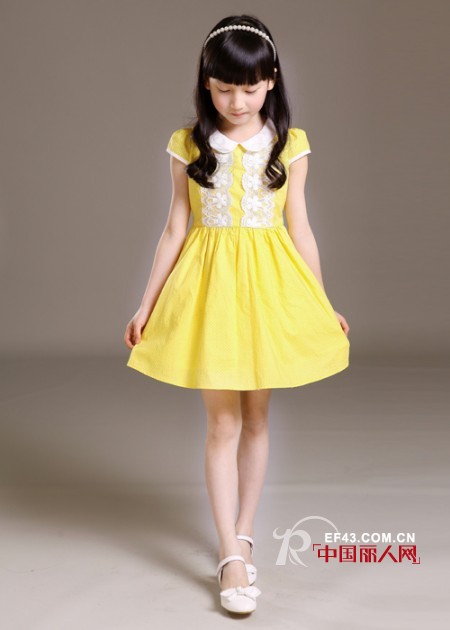 黄色连衣裙搭配 黄色配什么颜色合适 黄色显肤色吗