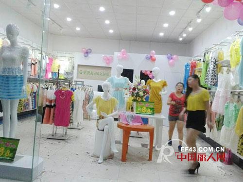 快时尚来袭！祝贺淑女时代品牌女装佛山张槎新店开业