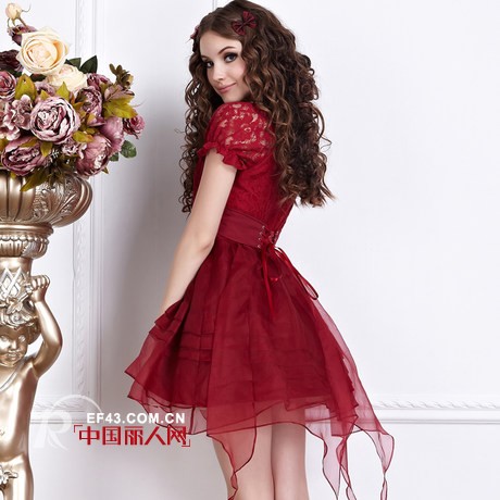 夏季红色公主裙什么样的好 超美的细节蕾丝显瘦款