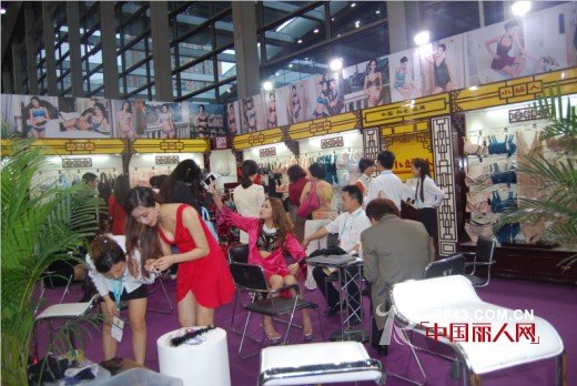 中国知名品牌小妇人亮相2014年深圳内衣展