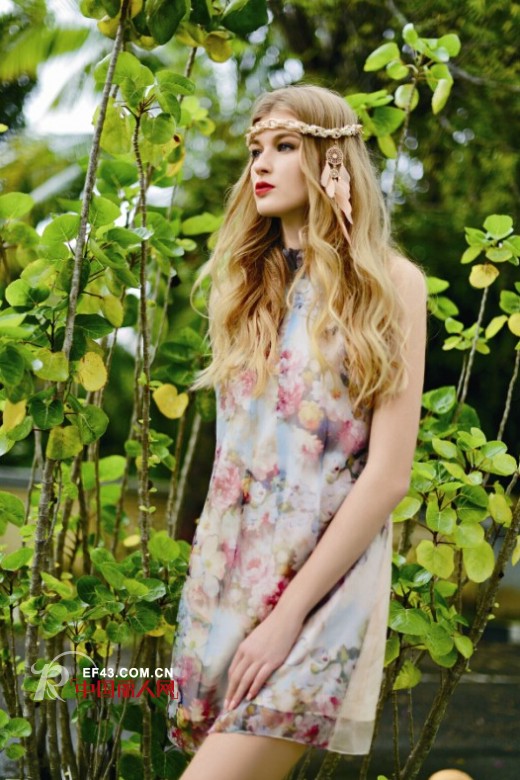 2014年夏季花朵穿上身 印花图案连衣裙