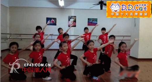 叮当猫冠名第21届香港世界青少年舞蹈大赛，拉开叮当猫艺术节第一幕
