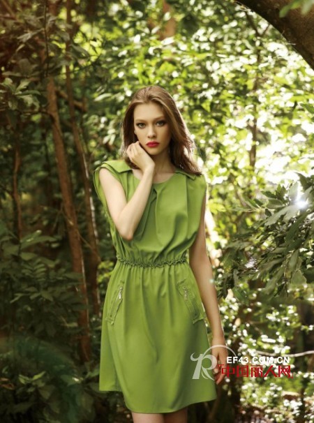 绿色连衣裙适合什么肤质的人穿　二十多岁的女生穿什么连衣裙比较适合