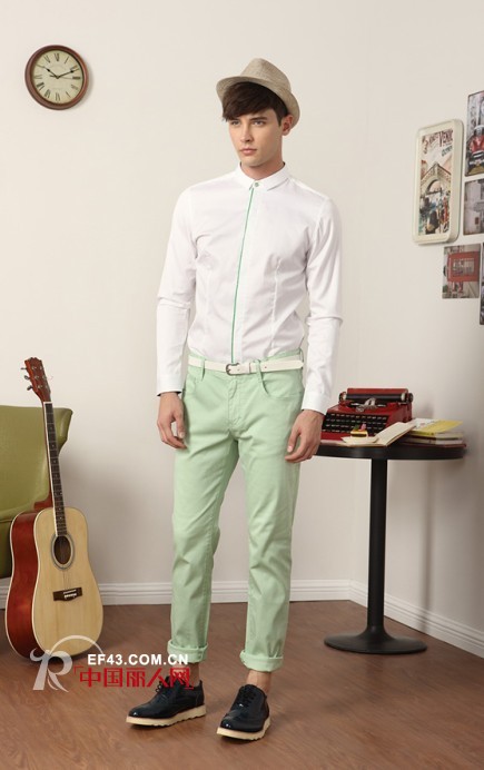 男生薄荷绿的衬衫怎么搭配 薄荷绿的裤子适合搭配什么上衣