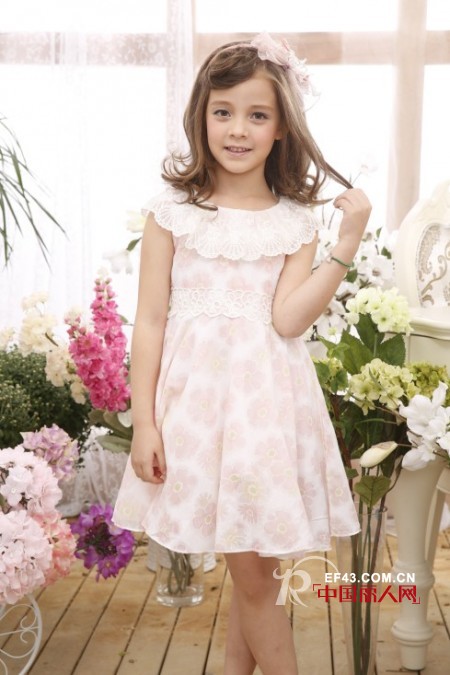 甜美连衣裙怎么搭配 夏季女童连衣裙款式 拼接连衣裙是什么样的