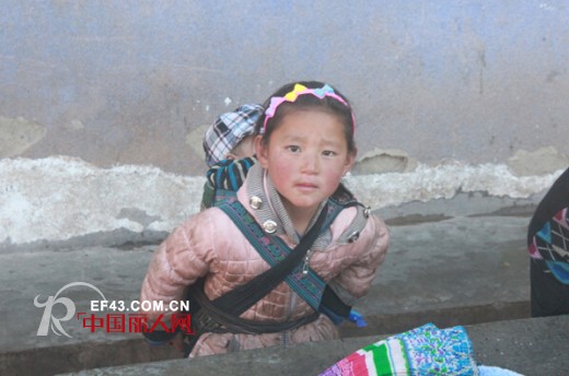 尤西子“爱在行动”慈善活动第一站：关爱大凉山的孩子们