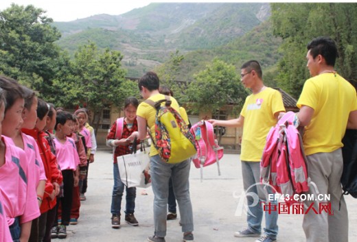 尤西子“爱在行动”慈善活动第一站：关爱大凉山的孩子们