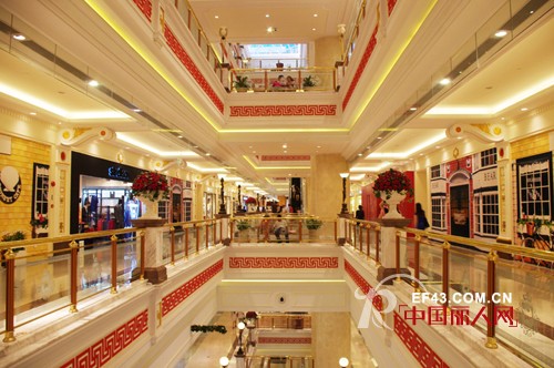 婉甸落户中国最大Mall--上海环球港