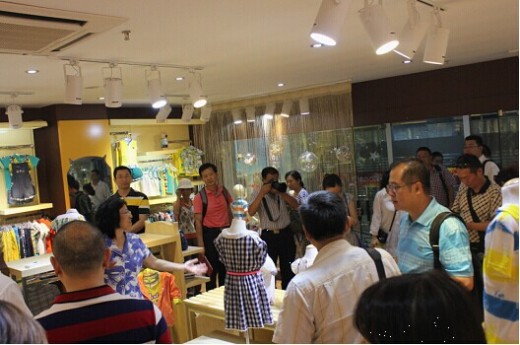 广东省纺织行业（商）协会一行莅临叮当猫公司参观指导