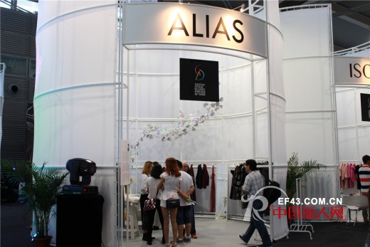 ALIAS深圳服交会展馆设计 塑造纯白色的诱惑