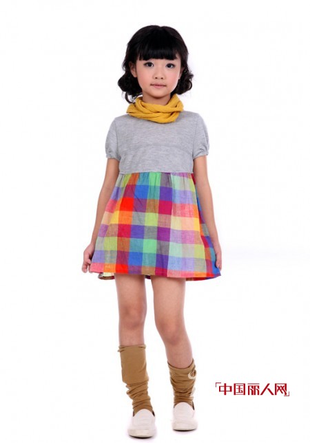 童装也好“色” 撞色童装搭配从小培养时尚感
