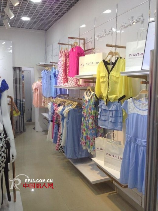 热烈祝贺诺娜莉品牌女装深圳市平湖镇店8月17日隆重开业