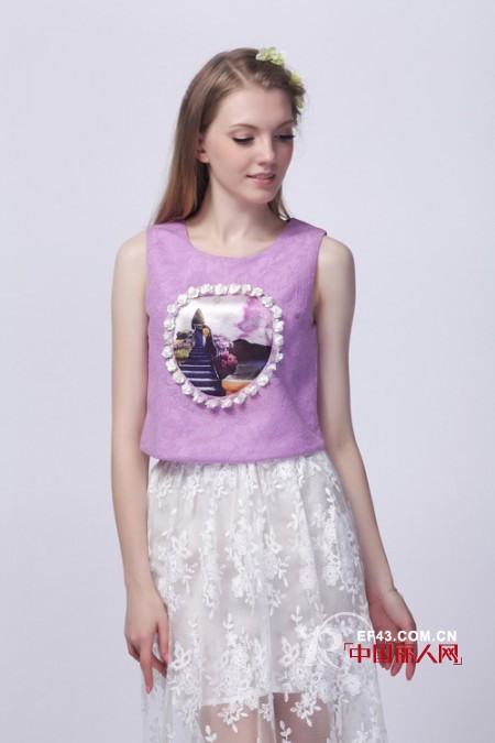 紫色雪纺衫怎么搭配 俏皮小短裙搭出韩范儿