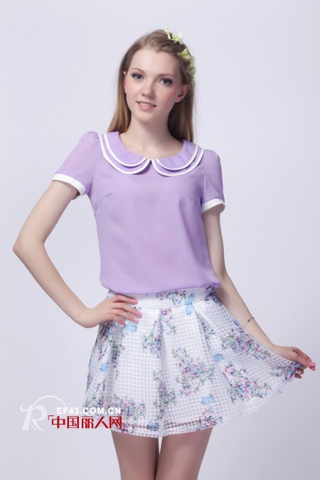 紫色雪纺衫怎么搭配 俏皮小短裙搭出韩范儿