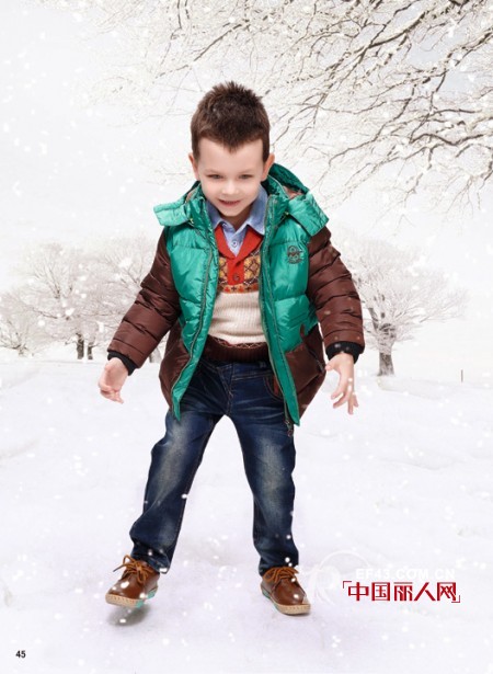 儿童冲锋衣宽衣搭配 冬季儿童适合穿什么款式