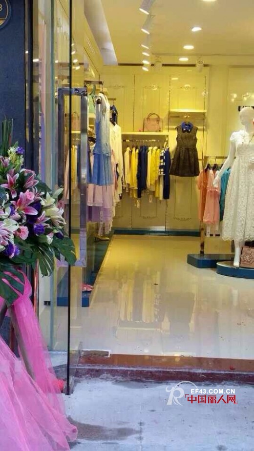 热烈祝贺尤加迪曼女装广东中山店盛大开业