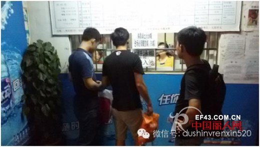 “增强体魄、增进感情”曲线美趣味游泳活动火爆举行