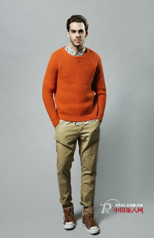 男式针织毛衣怎么搭配？鲜亮的颜色毛衣男生穿好看吗？