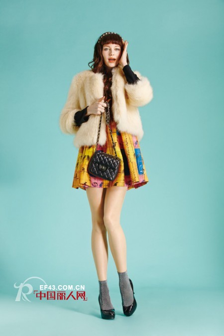 韓式風格搭配篇 波點羽絨服搭配高筒靴 皮草外套什么款式好看