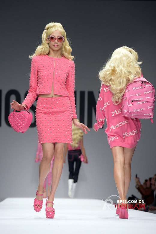 米兰时装周Moschino 2015春夏芭比娃娃来袭