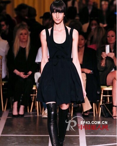 Givenchy 2015春夏巴黎時裝周發布新品 展現暗黑哥特風時尚