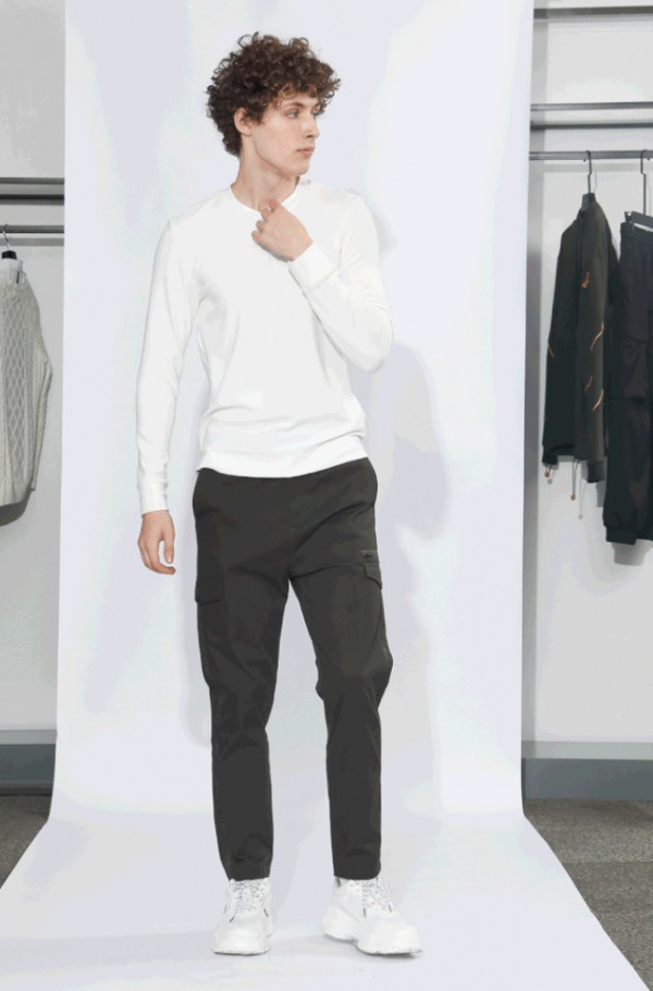 莎斯莱思品牌男装 秋冬简单又时尚的造型唯有抽绳长裤