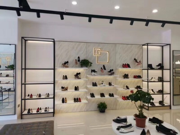 丹比奴知名鞋包品牌 行业领航地位是如何确立起来的？
