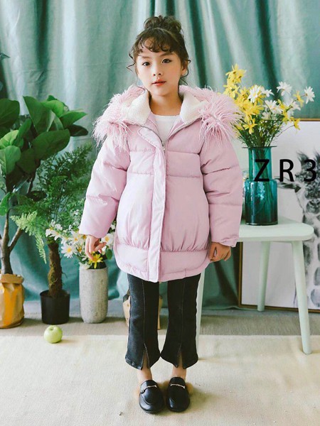 小女生冬季適合穿這么顏色的衣服 粉色羽絨服好看嗎
