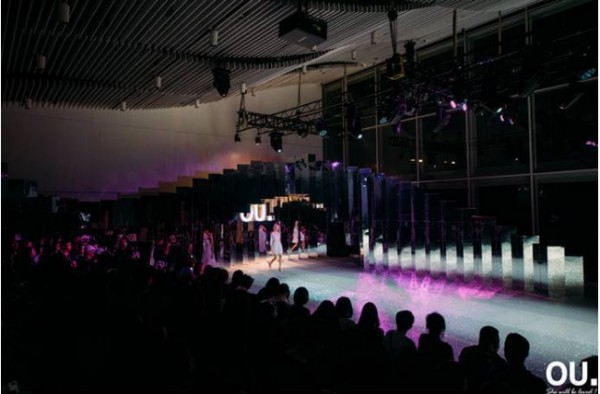 時尚女裝品牌OU.2020夏季時裝發布會在深圳海上世界文化藝術中心舉辦
