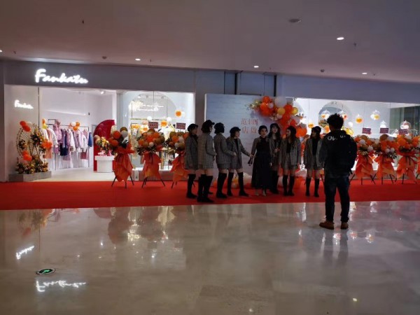 热烈祝贺范卡图在东莞常平翔龙天地购物中心新店盛大开业