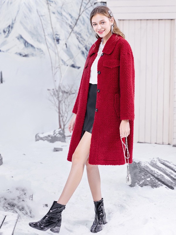 长款羊羔绒外套怎么穿内搭 红色长款羊羔绒外套怎么穿