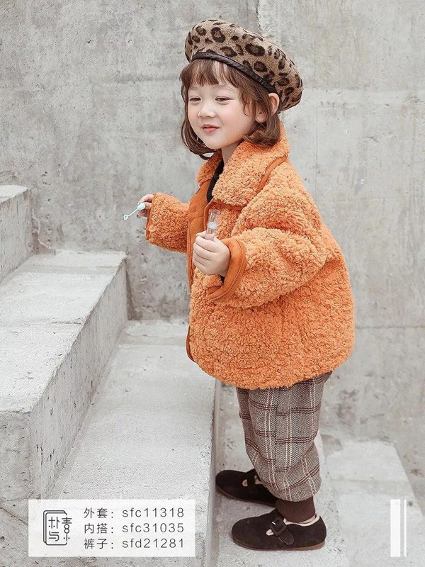 可爱女孩造型穿搭 朴与素教你女童羊羔绒外套怎么配好