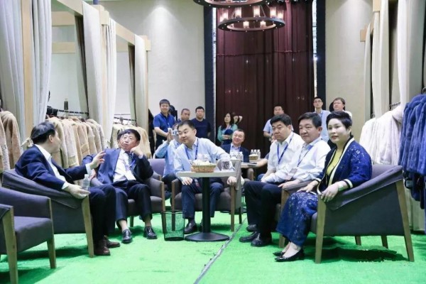 CHIC与中国（北京）国际皮草时装展合作签约仪式成功举行