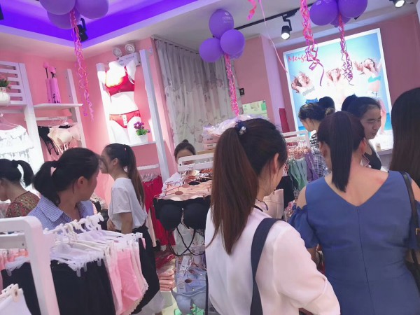 祝玫瑰春天在河南开封店盛大开业 也预祝相继开业的16家店铺生意兴隆！