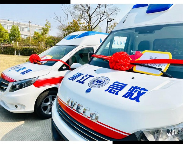 太平鸟集团向宁波市急救中心捐赠负压救护车