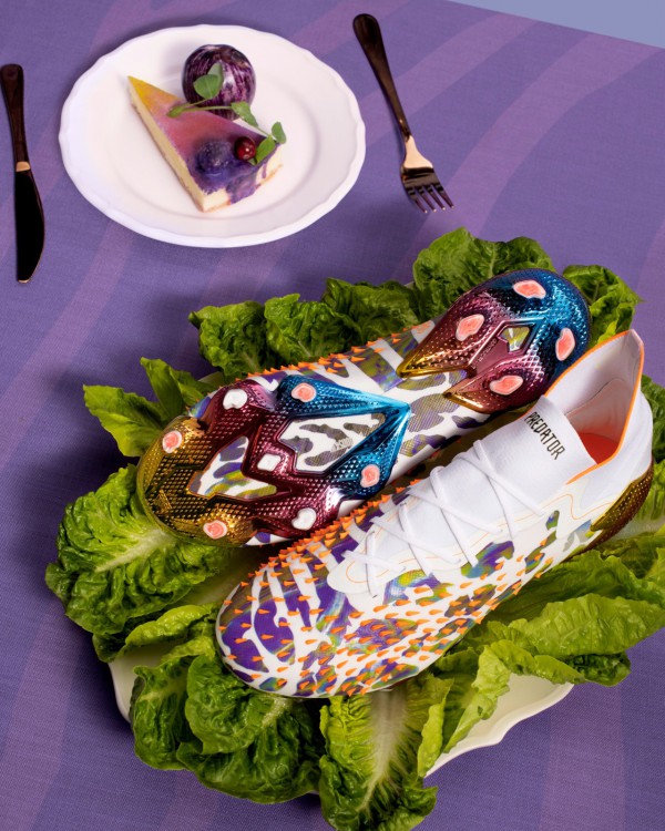 adidas携手曼联足球运动员保罗·博格巴打造Predator Freak足球鞋