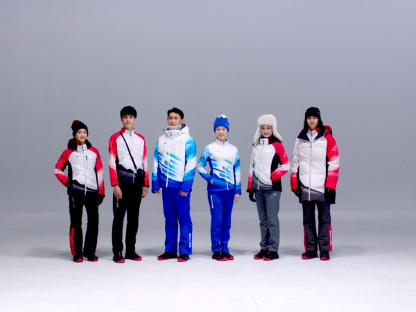2022年北京冬奥会制服装备亮相 联合安踏推出中国山水元素冬奥制服