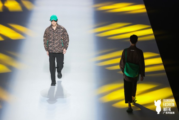 2021广东时装周秋季CAISEDI凯施迪以“释放”、“憧憬”为主题带来两组不同风格的服饰