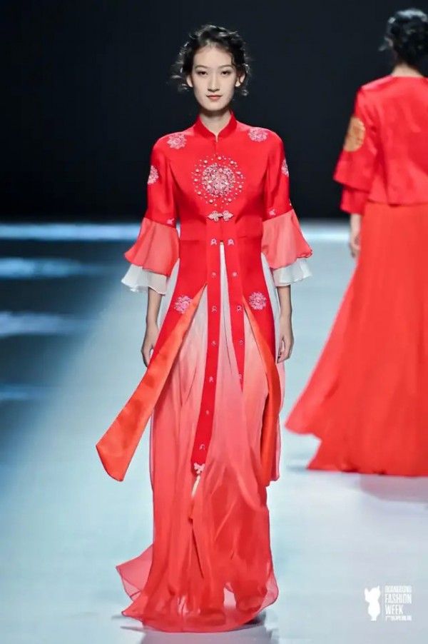 2021广东时尚文化周-秋季|百合印象：一针一线诠释国服之美