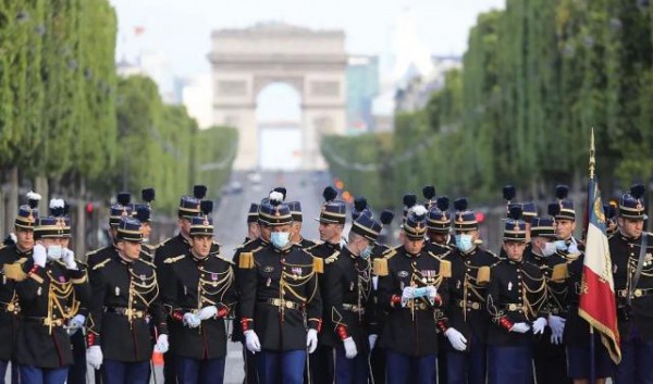 法国国防部澄清否认法军采购中国毛衣,法军军服都与中国分包商毫无关系
