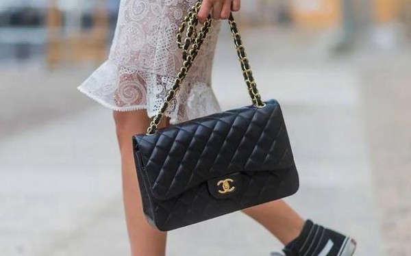 Chanel香奈兒的第五次漲價 奢侈品市場竟然“越貴越搶手”